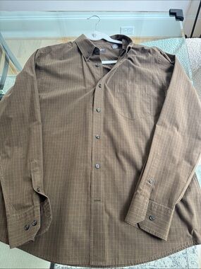 Men's Brown Button-Down Long-Sleeve Shirt